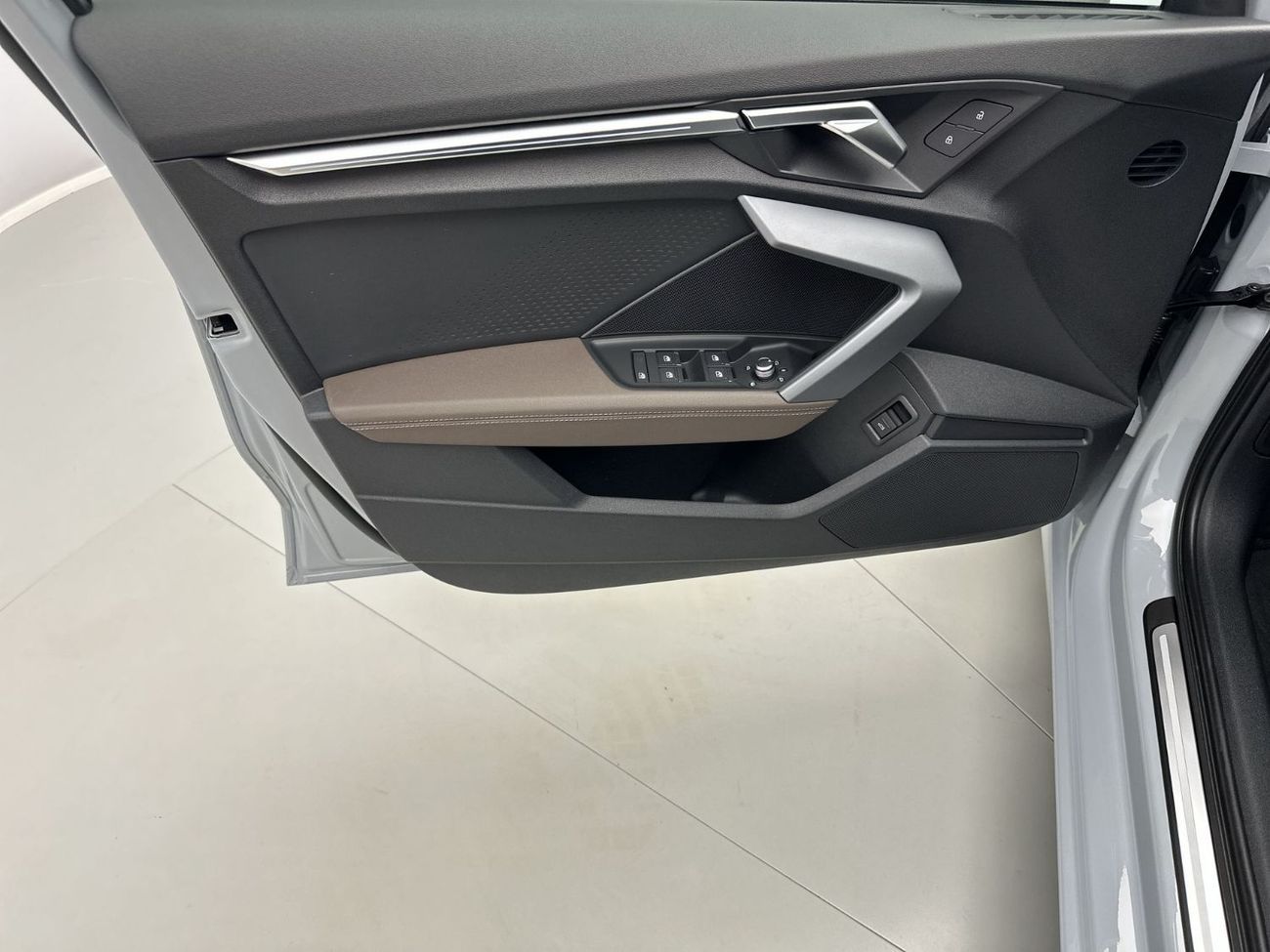 Audi A3 Sedan Advanced 35 TFSI _ SILVER