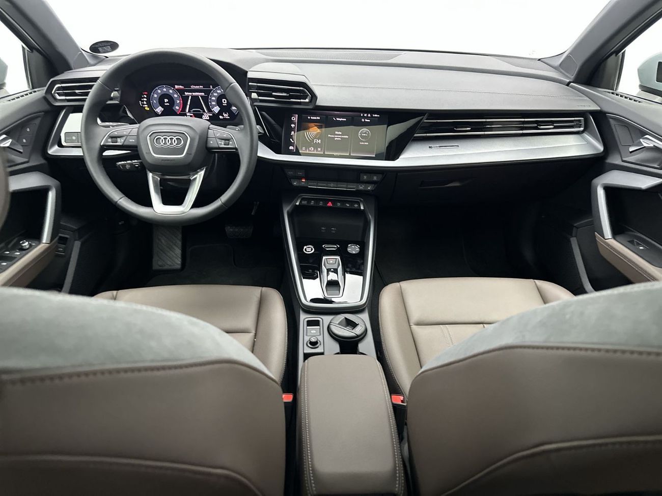 Audi A3 Sedan Advanced 35 TFSI _ SILVER
