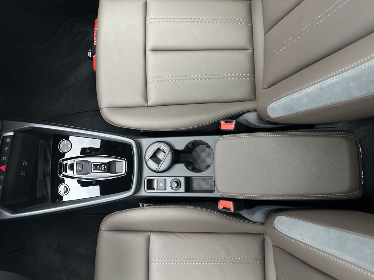 Audi A3 Sedan Advanced 35 TFSI _ SILVER