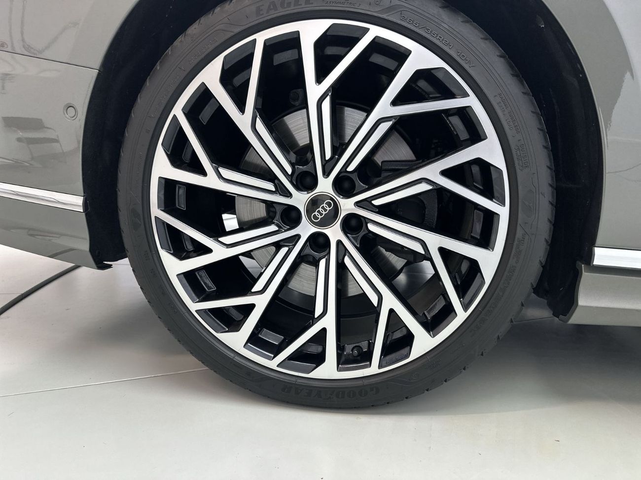 Audi A8 55 TFSI Luxury 2025