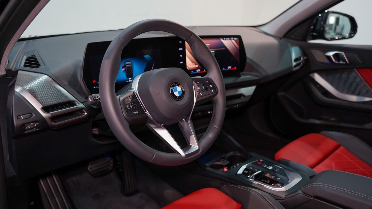 BMW 118i _2025 AT _4 Cylinders