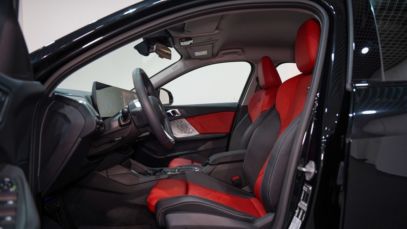 BMW 118i _2025 AT _4 Cylinders