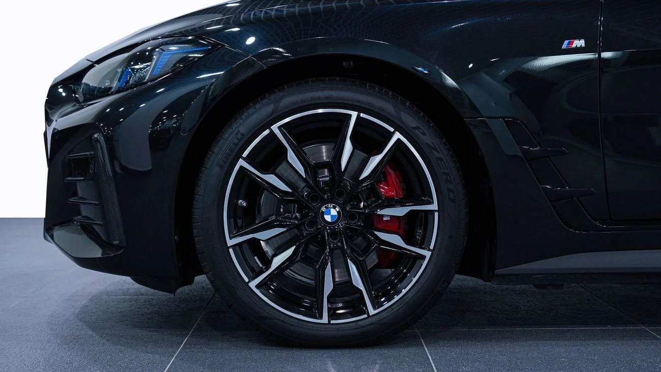 BMW i4_ HYBRID _ 2025 AT