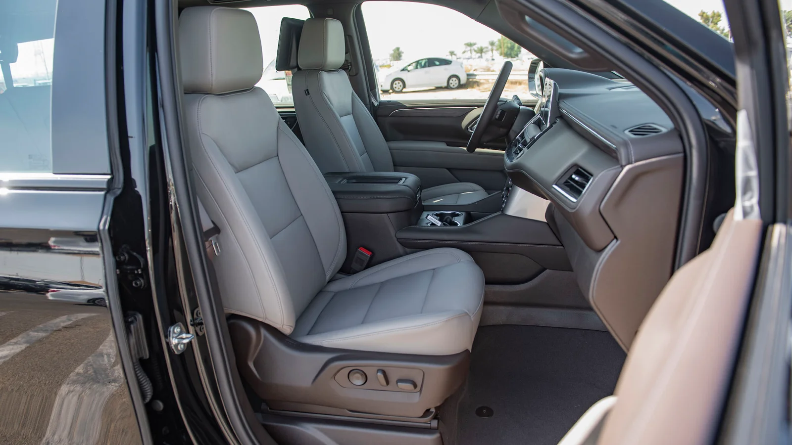 CHEVROLET TAHOE 5.3P AT MY2025 – BLACK