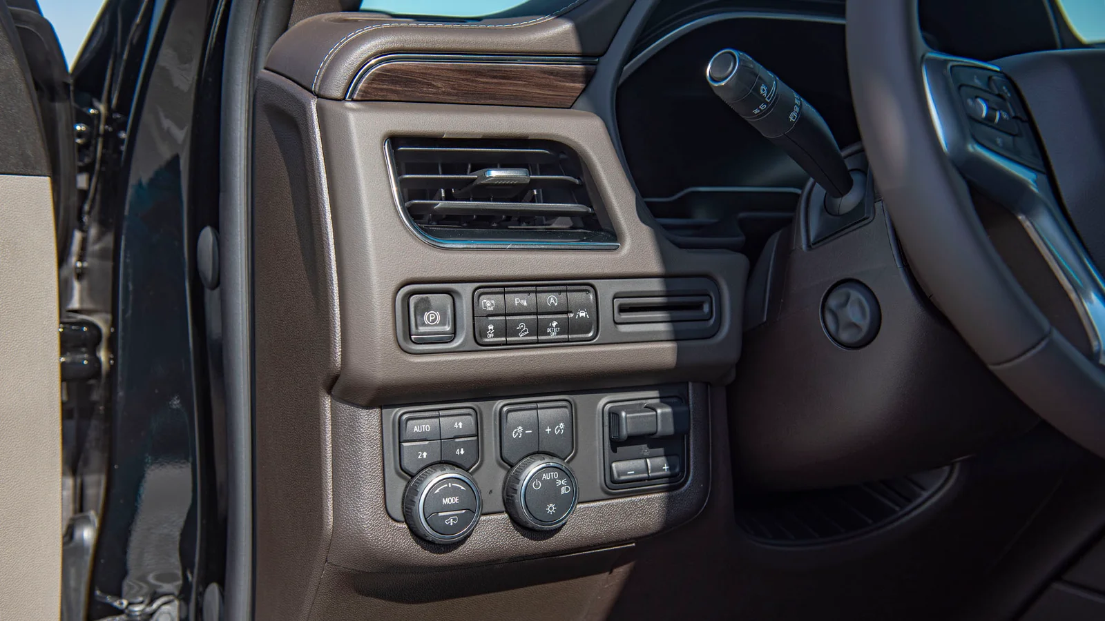 CHEVROLET TAHOE 5.3P AT MY2025 – BLACK