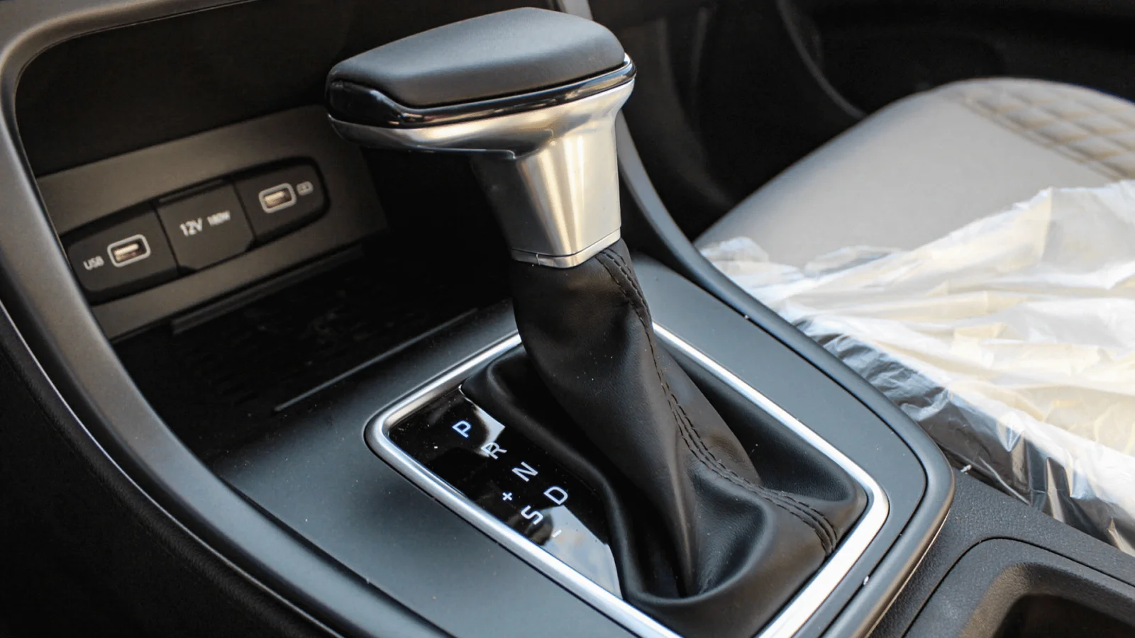 Hyundai Creta 1.5L PREMIER PLUS DT R17 ABS & AIRBAG