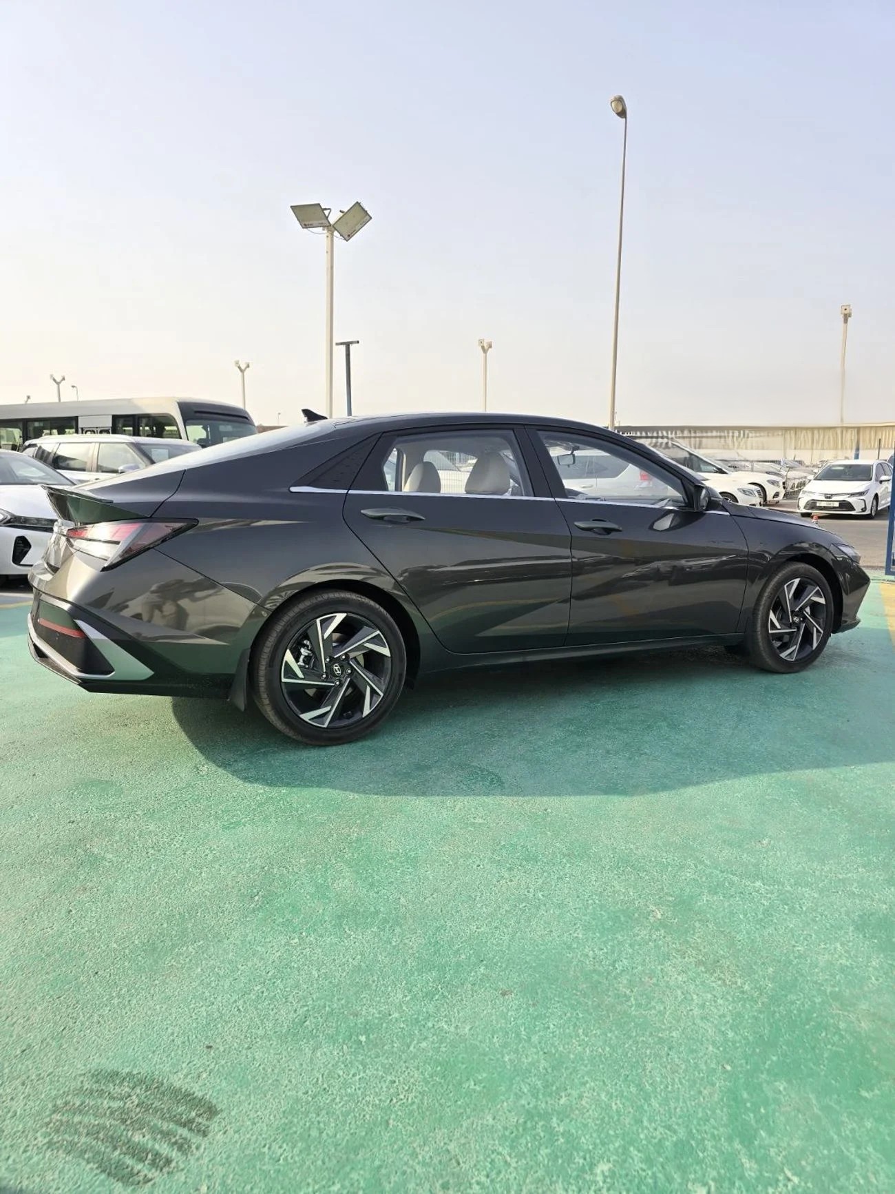 HYUNDAI ELANTRA 1.5L  MODEL FULL OPTION _ black