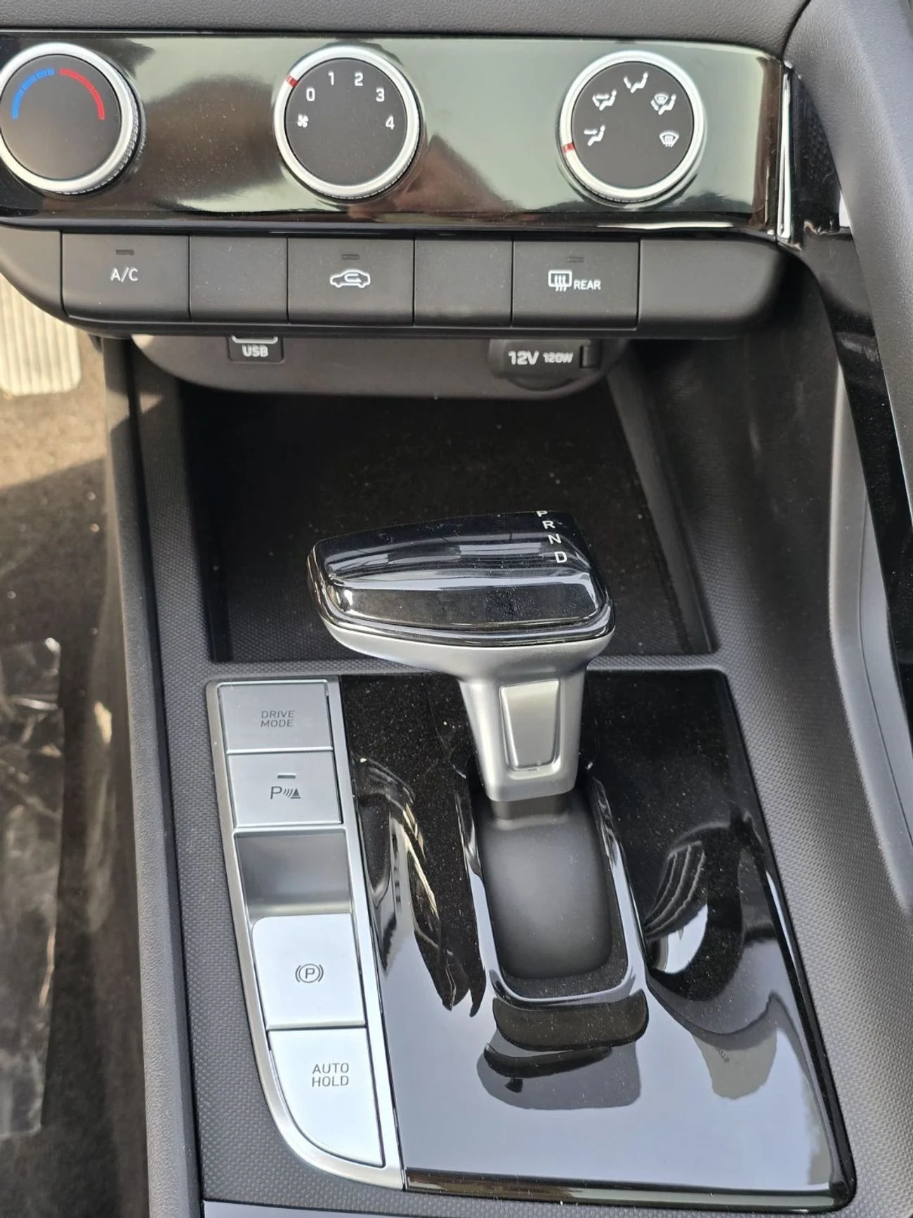 HYUNDAI ELANTRA 1.5L  MODEL FULL OPTION _ black