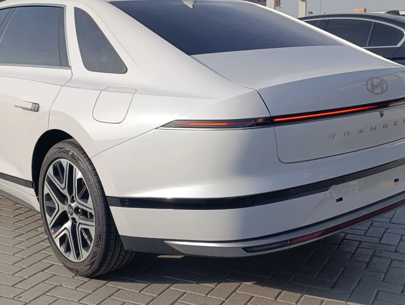 HYUNDAI GRANDEUR 2026 2.5 _ white