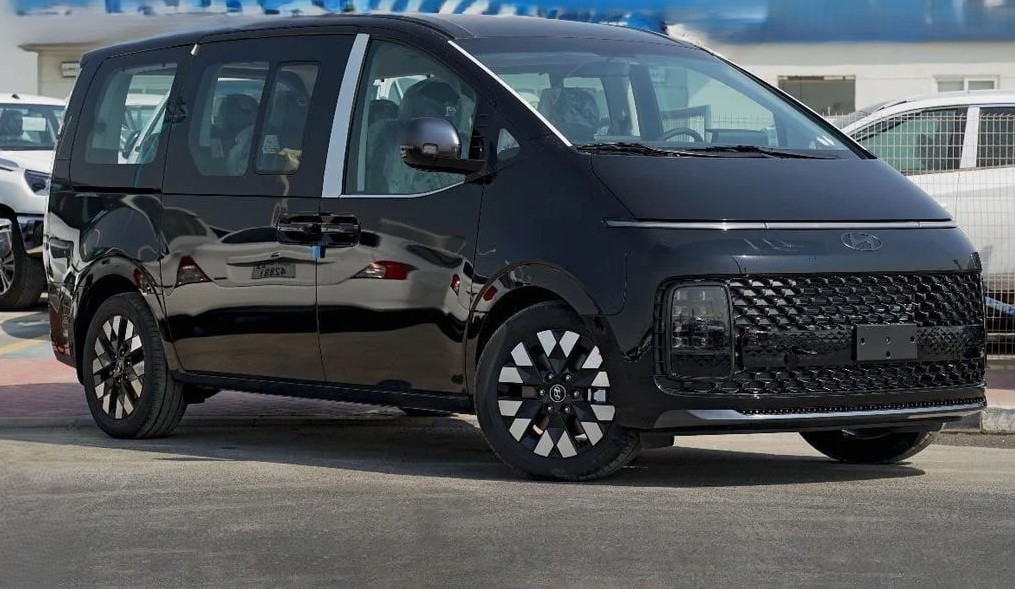 Hyundai Staria 3.5L Executive 9 Seater 2026 black