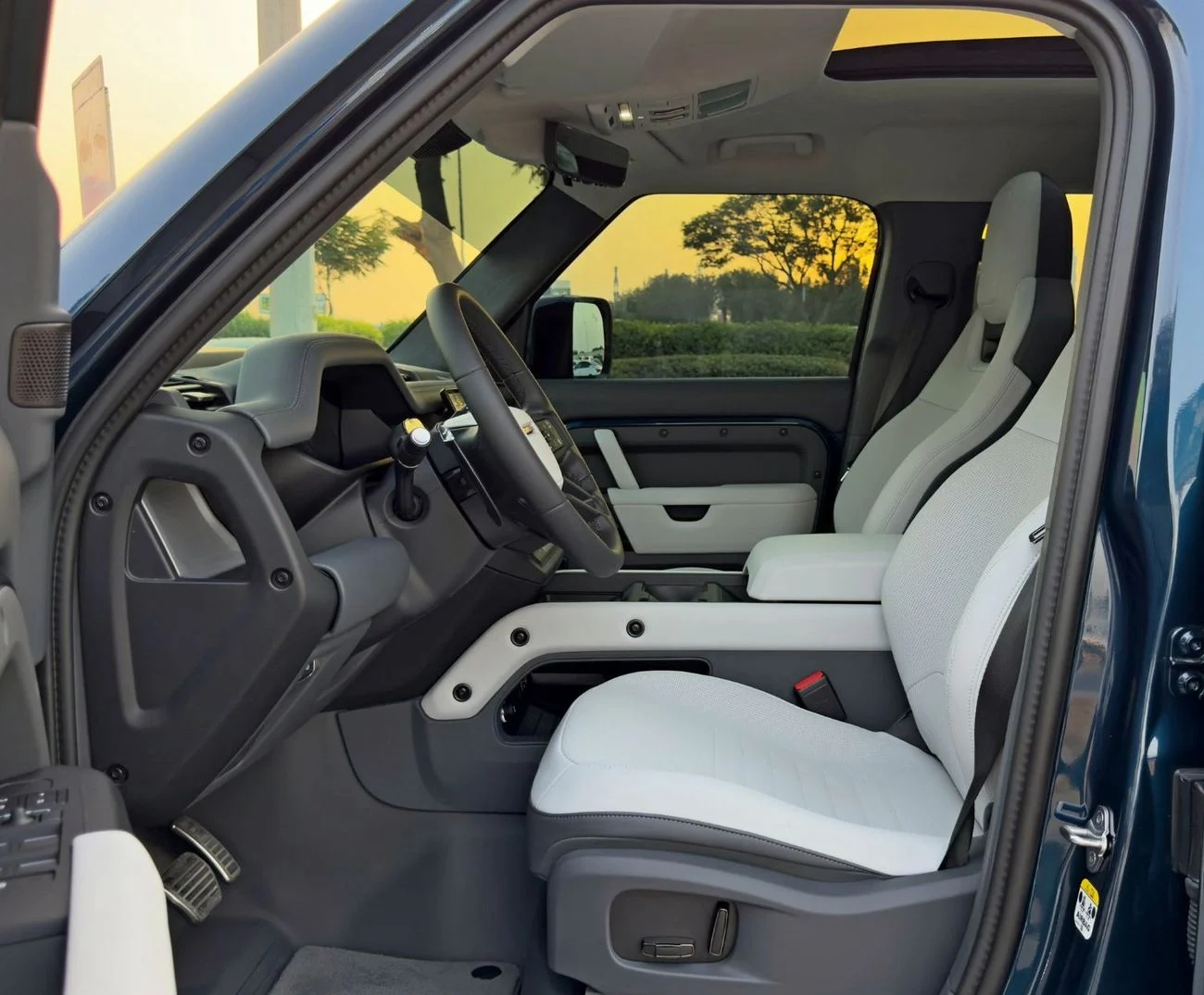 Land Rover Defender 110 OCTA P635 _4.4L BLACK