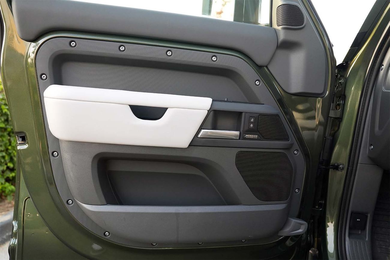 Land Rover Defender 110 X-DYNAMIC SE P400