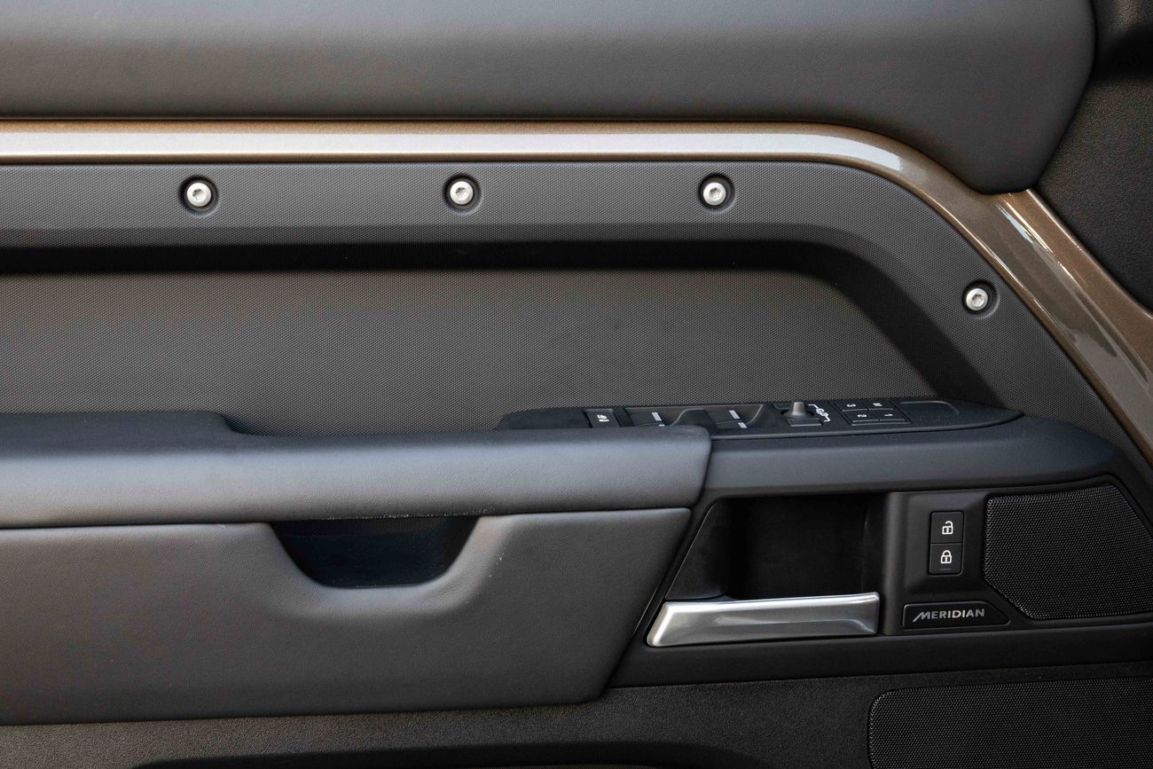 Land Rover Defender 2.0L _2025