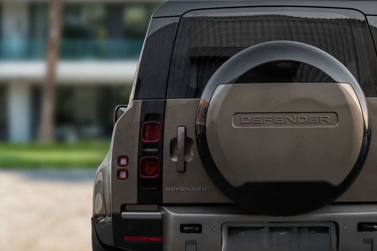 Land Rover Defender 2.0L _2025