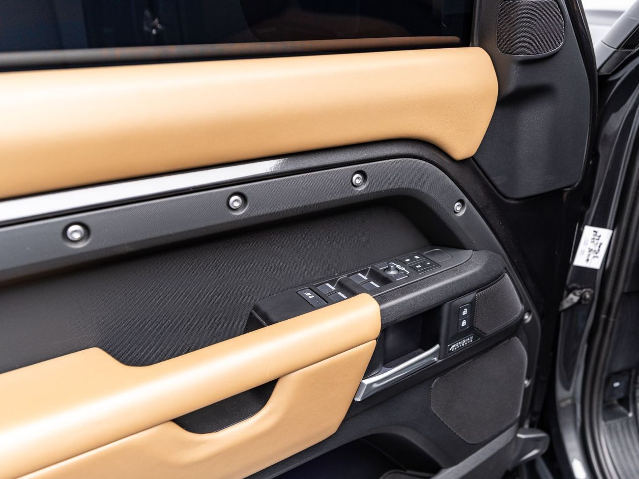 Land Rover Defender  5.0L _2025