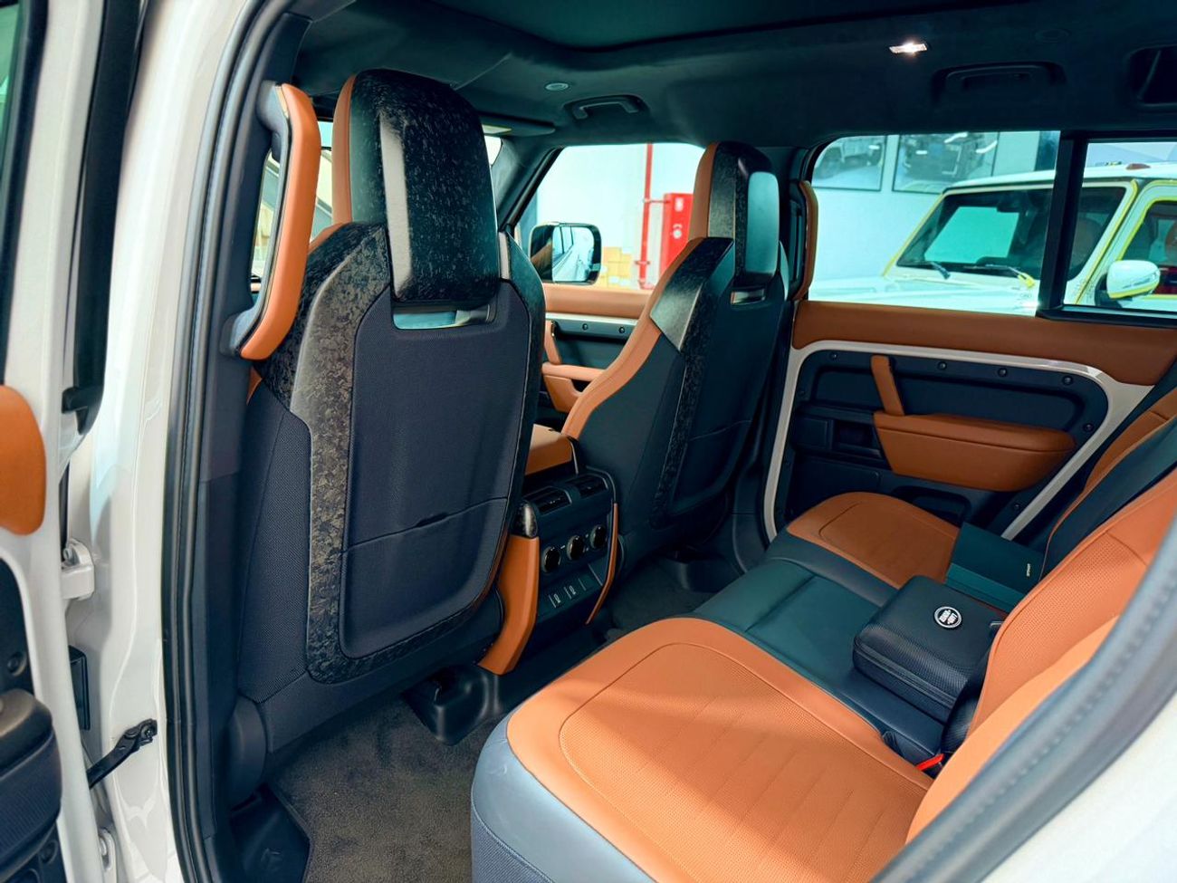Land Rover Defender OCTA V8 2026