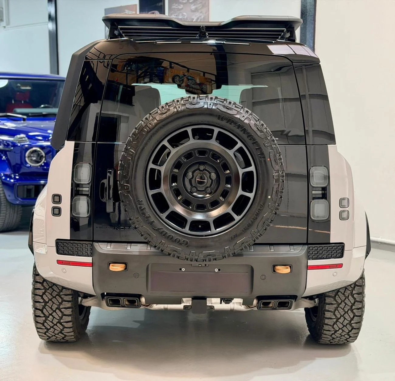 Land Rover Defender OCTA V8 2026