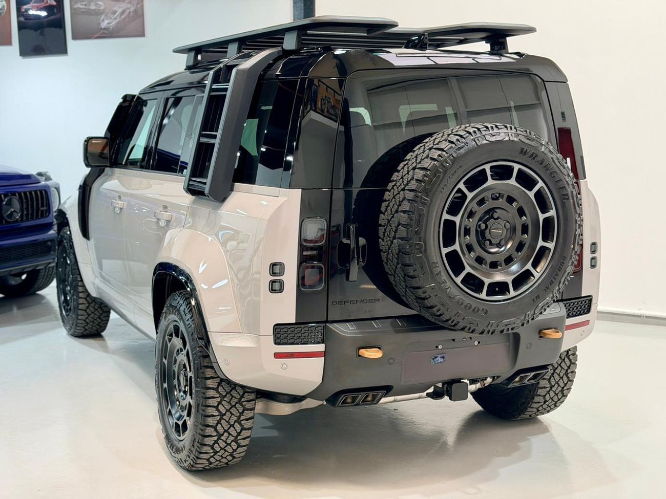 Land Rover Defender OCTA V8 2026