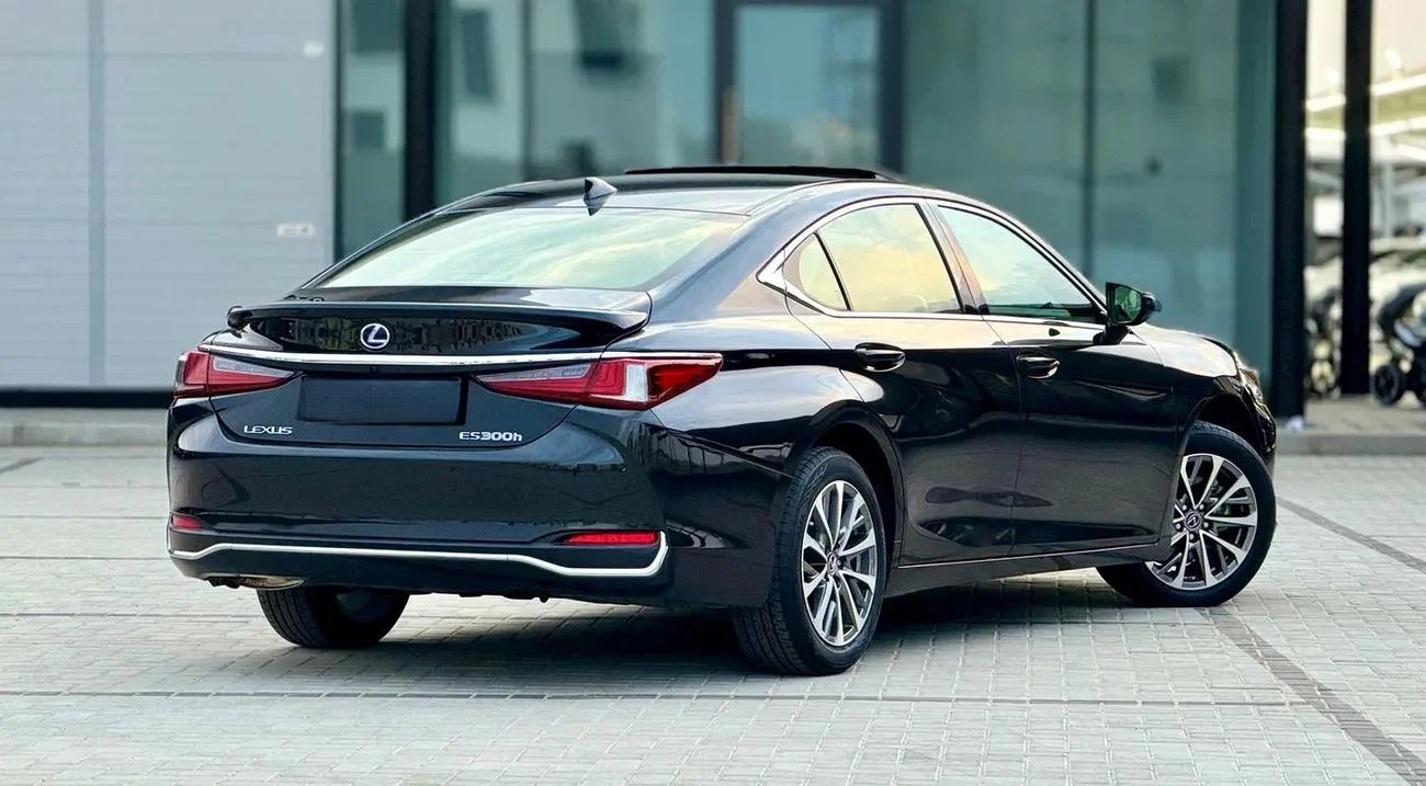 Lexus ES300h _2025
