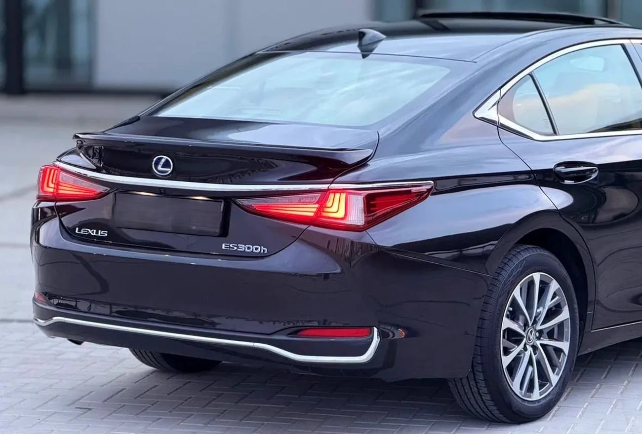 Lexus ES300h _2025