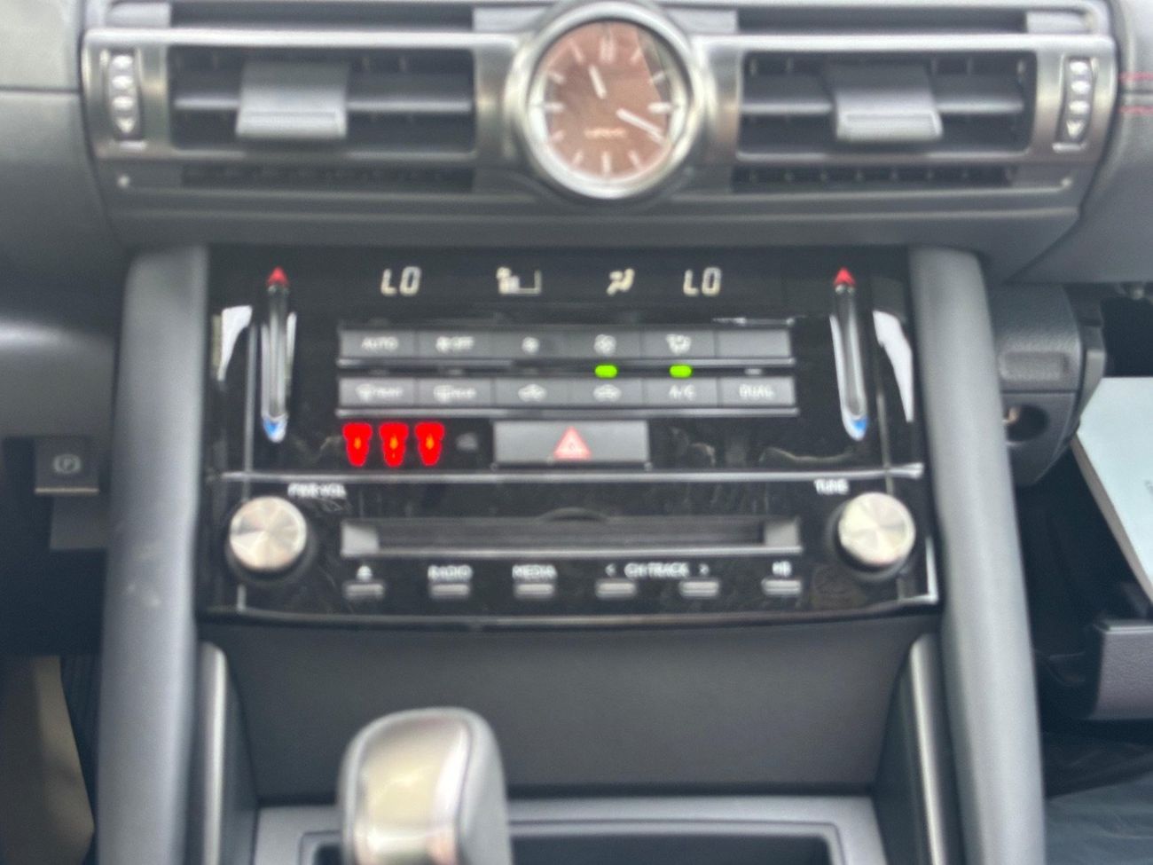 Lexus IS300c 2025