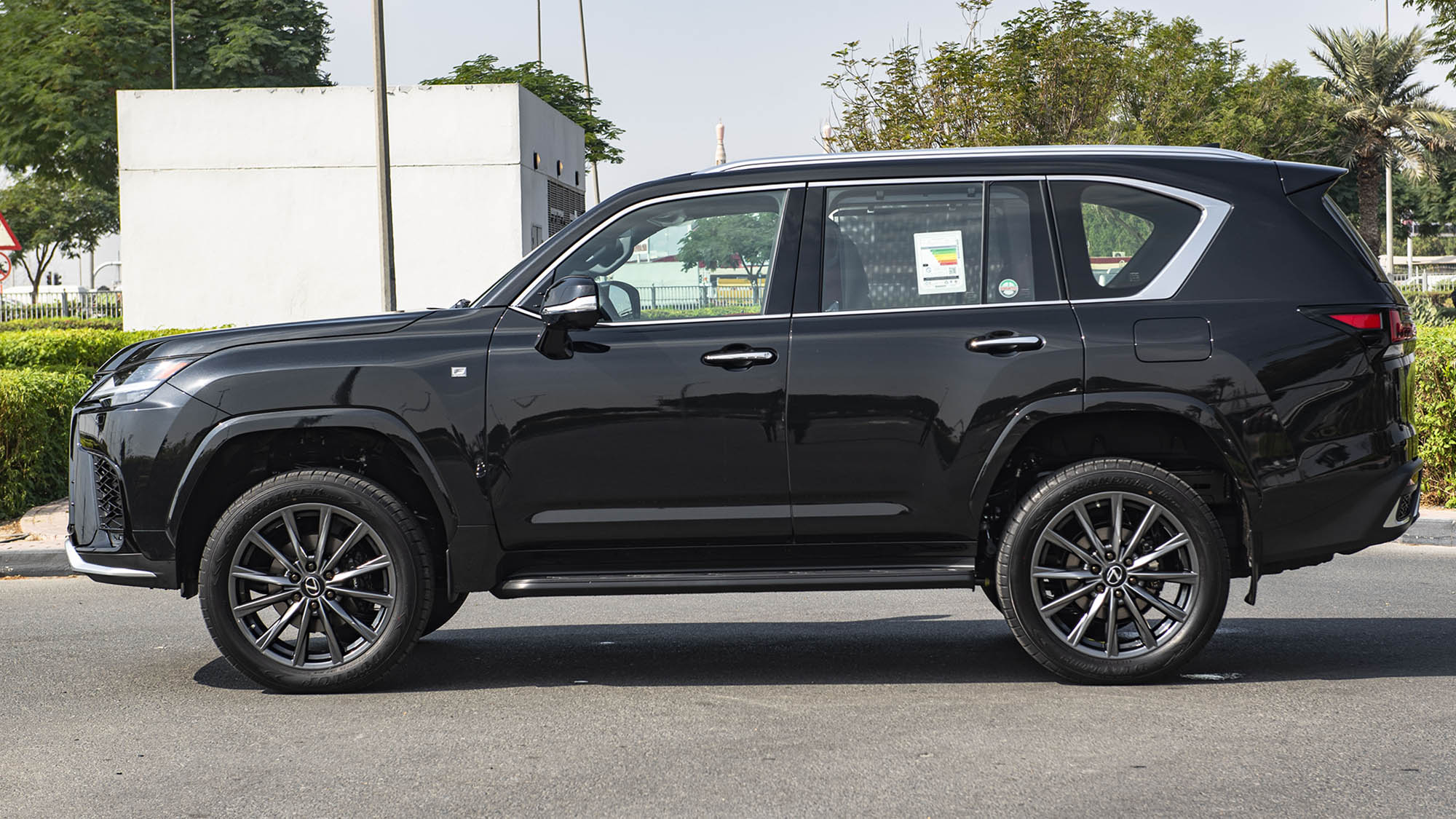 Lexus LX500