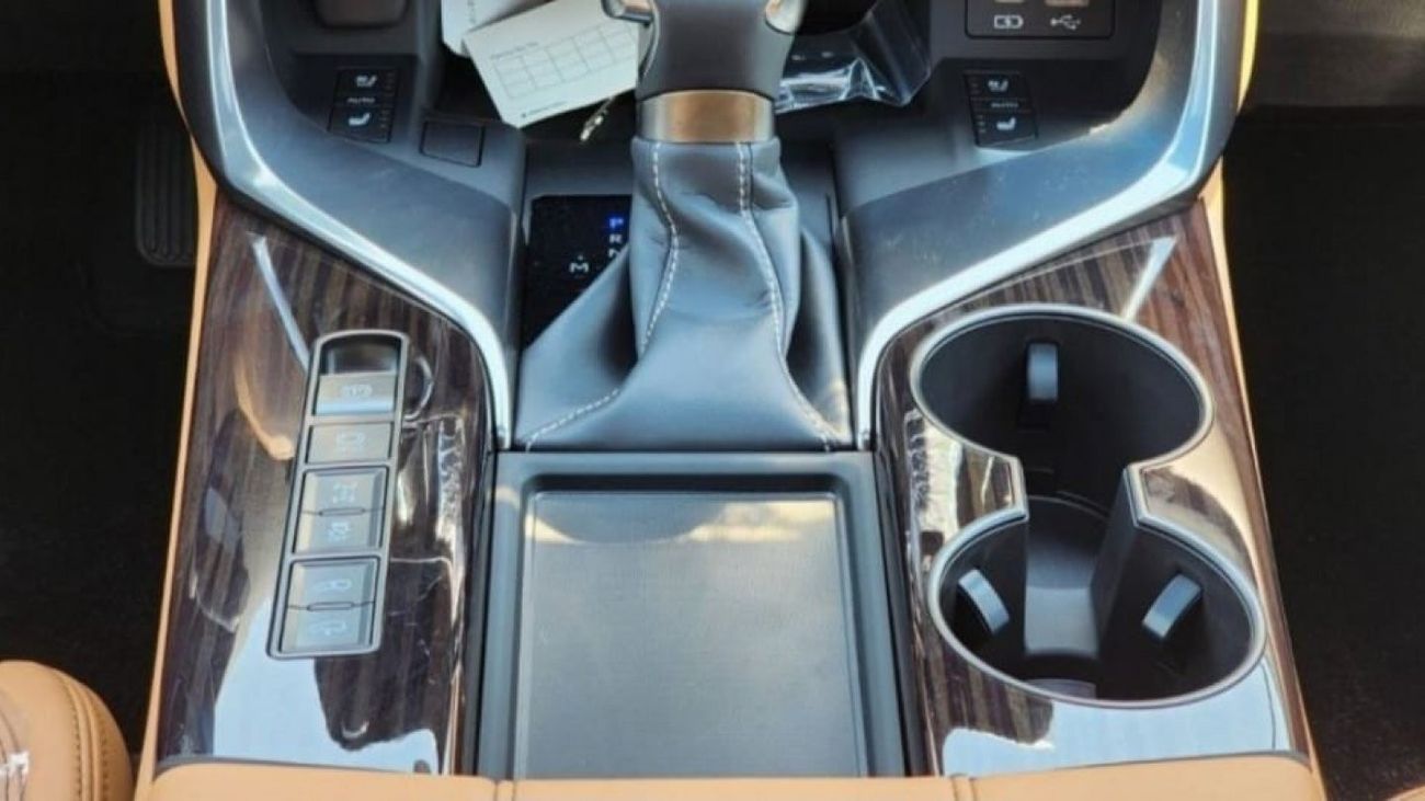 Lexus LX600 3.5L V6 PRESTIGE