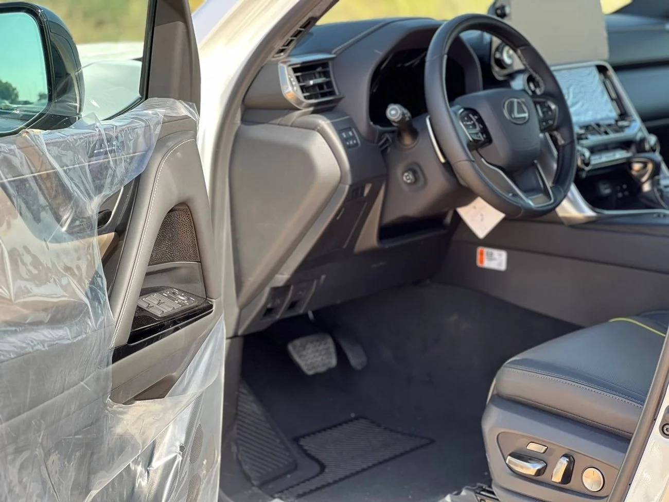 Lexus LX600 OVERTRAIL 3.5L PTR A/T 2025 FULL OPTION