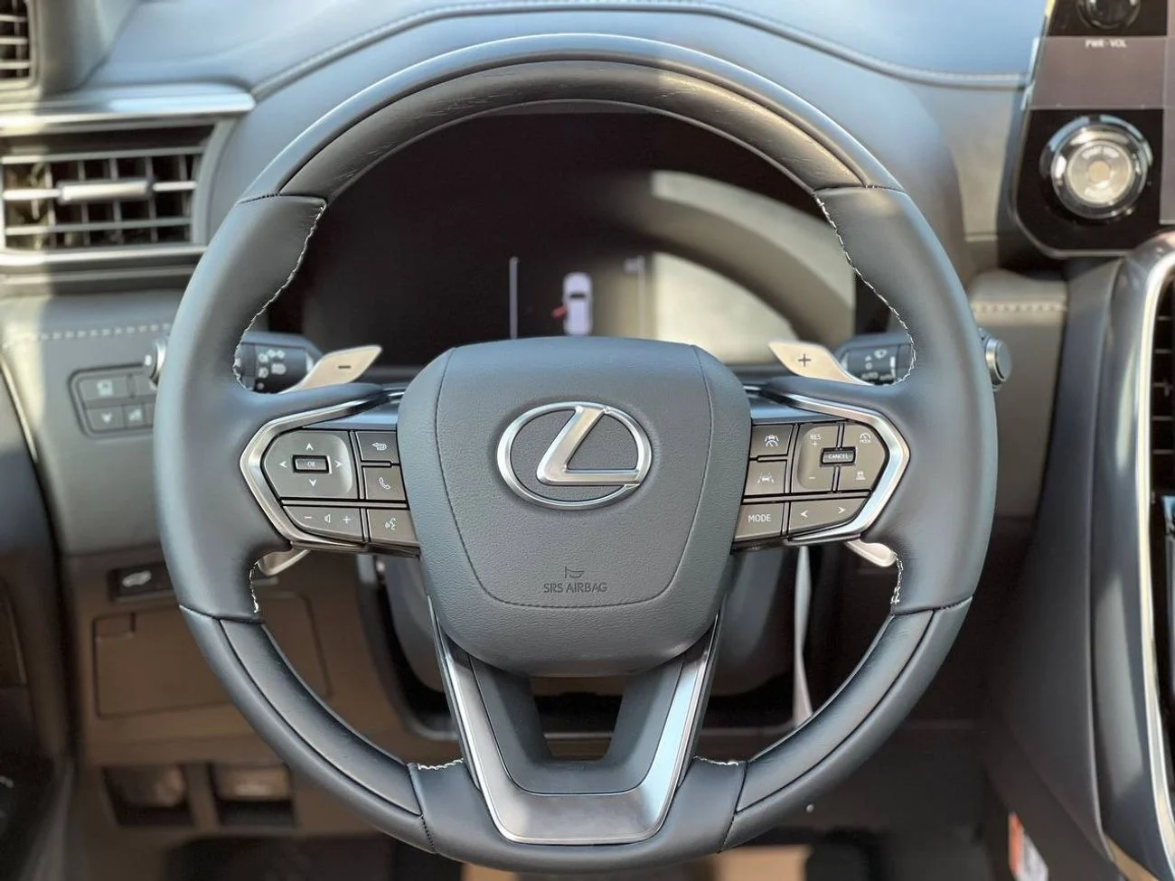 Lexus LX600 OVERTRAIL 3.5L PTR A/T 2025 FULL OPTION