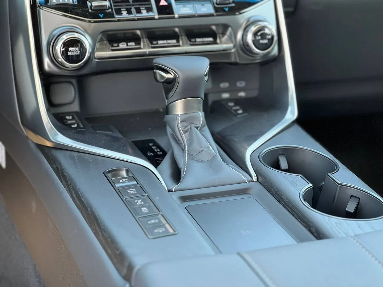 Lexus LX600 OVERTRAIL 3.5L PTR A/T 2025 FULL OPTION