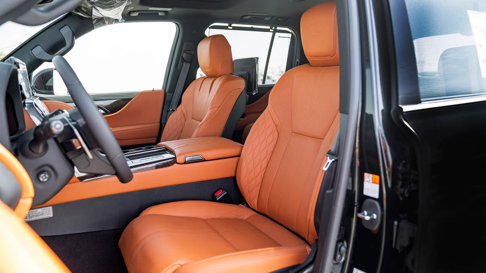 LEXUS LX600 VIP 3.5P AT MY2025 – BLACK