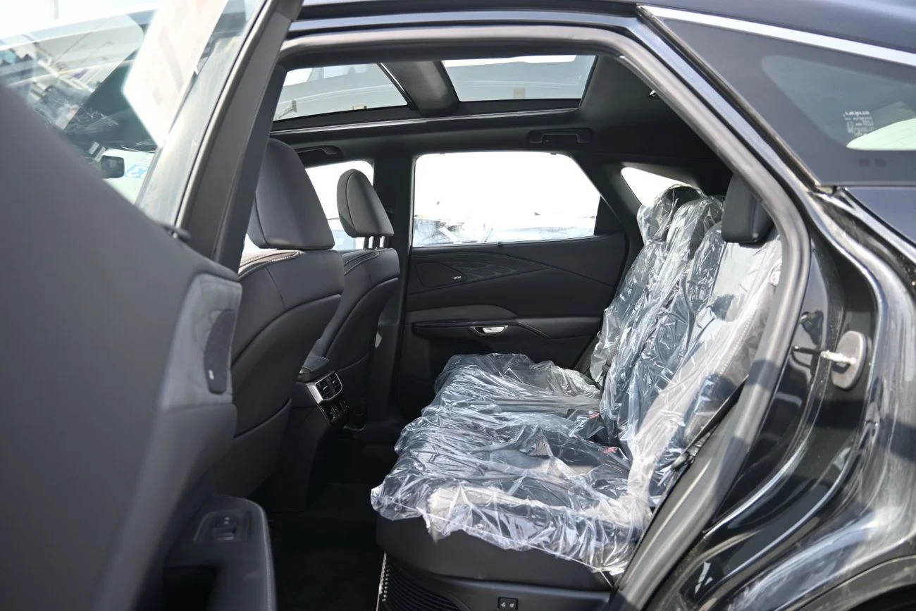 Lexus RX350h Platinum 2.5L Hybrid, AWD, Model 2025 _ white