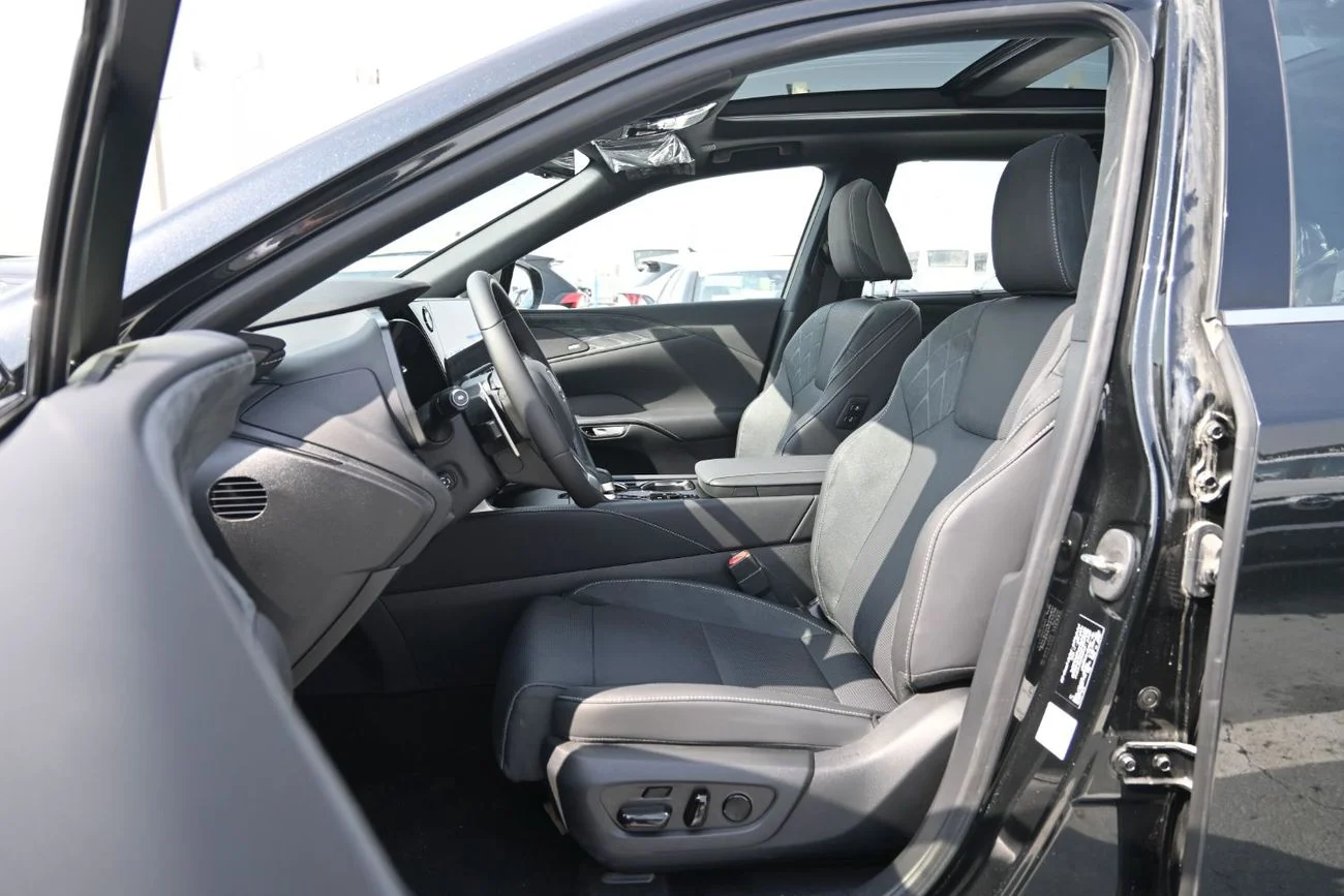 Lexus RX350h Platinum 2.5L Hybrid, AWD, Model 2025 _ white