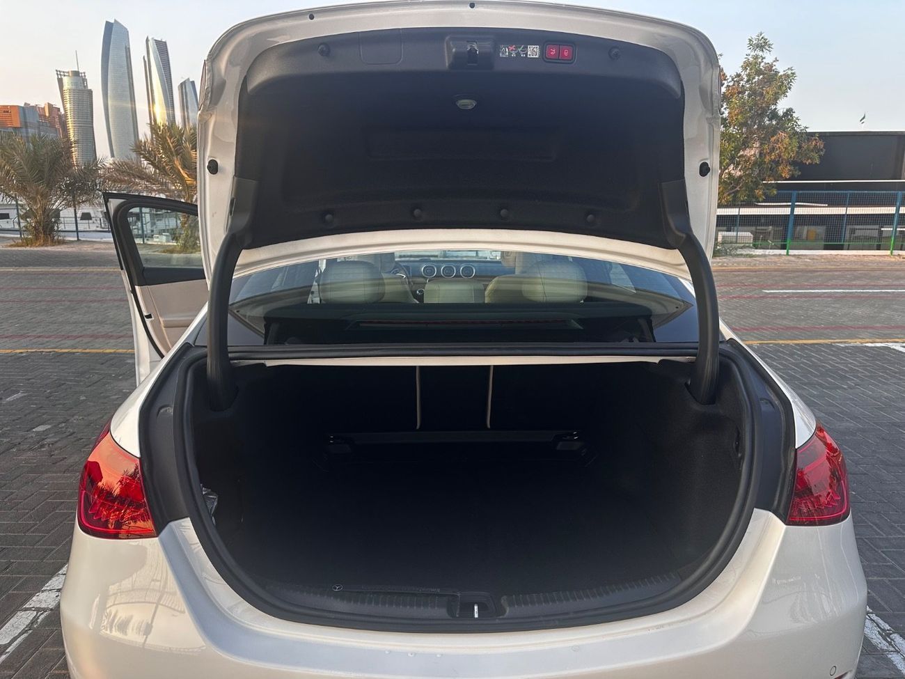 Mercedes Benz C300 Base 3.0_ 2025