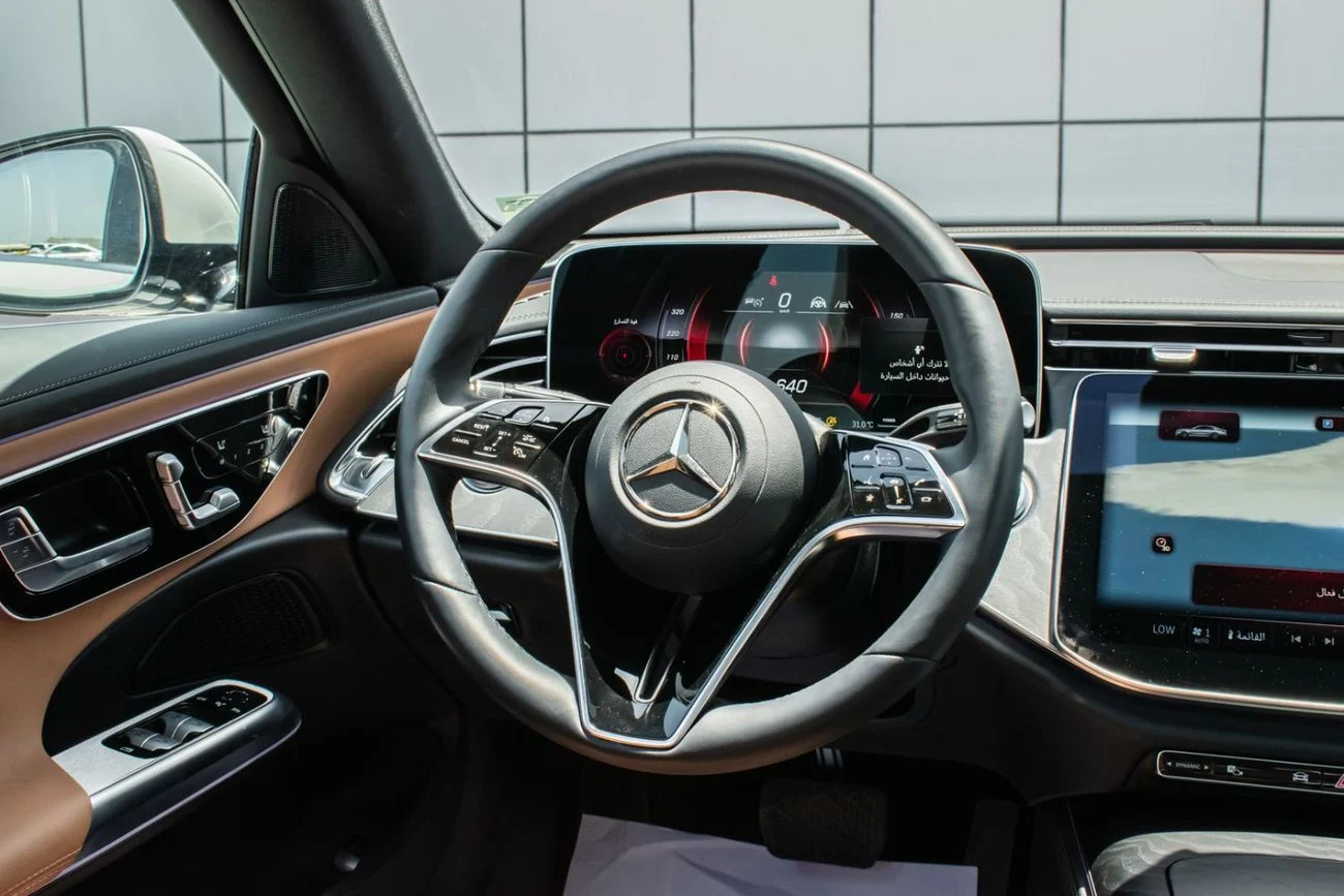 Mercedes Benz E200 2.0L _ white