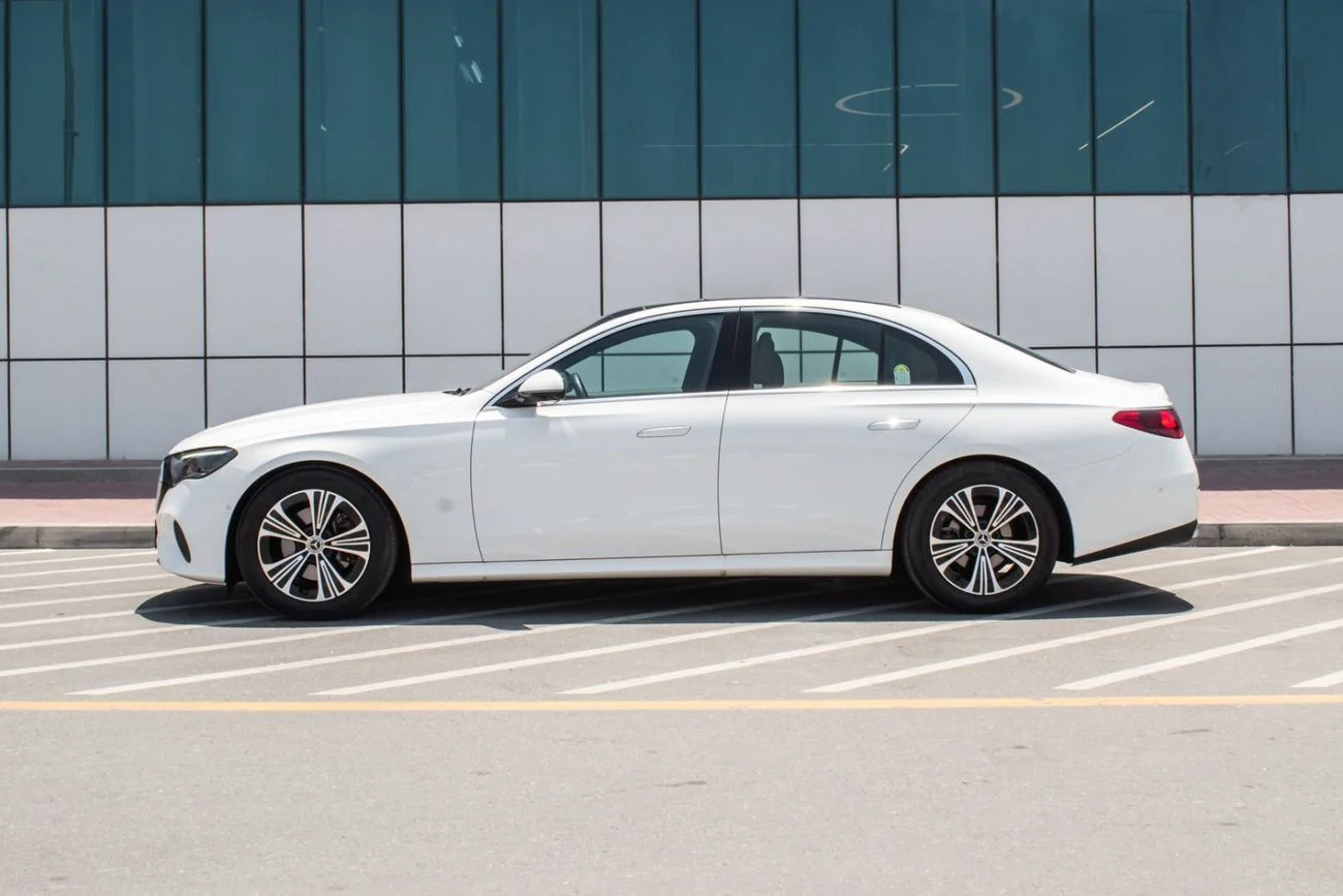 Mercedes Benz E200 2.0L _ white