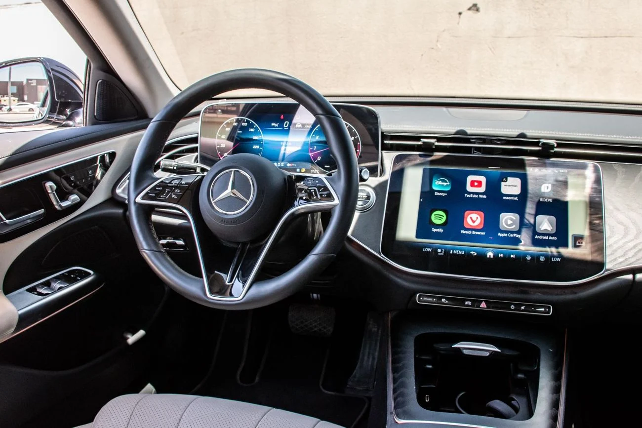 Mercedes Benz E200 STD 2025