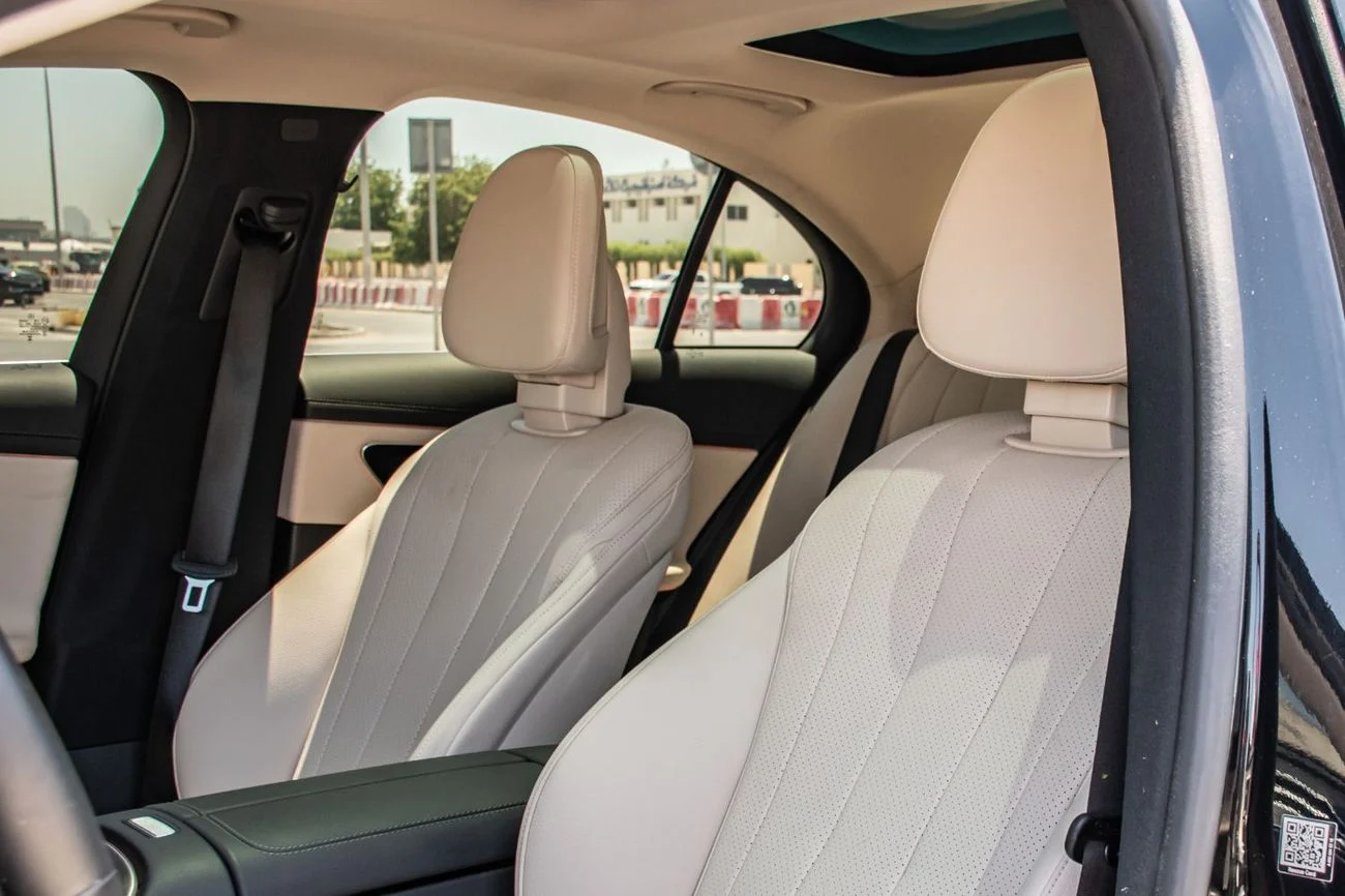 Mercedes Benz E200 STD 2025