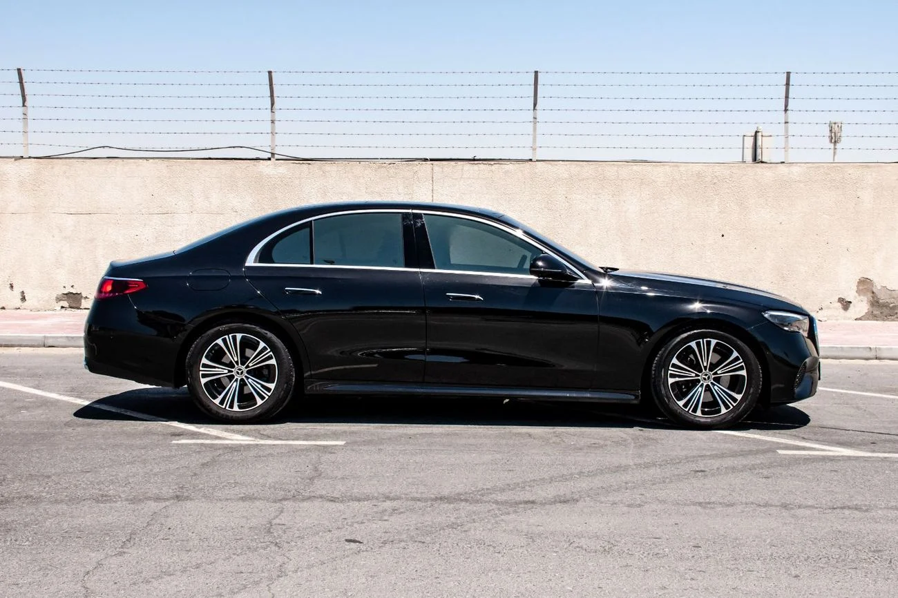 Mercedes Benz E200 STD 2025