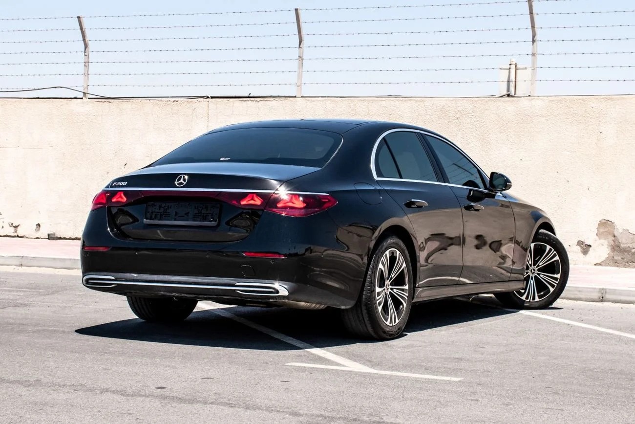 Mercedes Benz E200 STD 2025