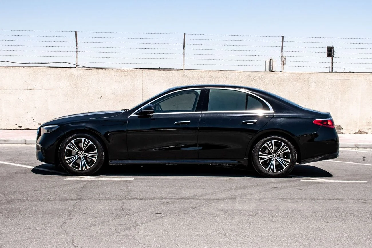 Mercedes Benz E200 STD 2025