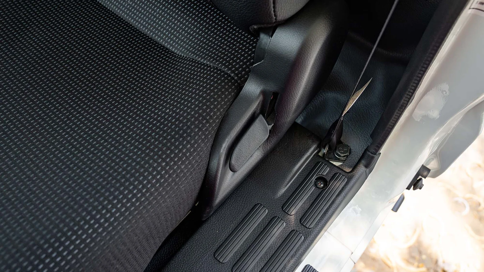 MITSUBISHI FUSO CANTER 4.2D MT MY2025-WHITE