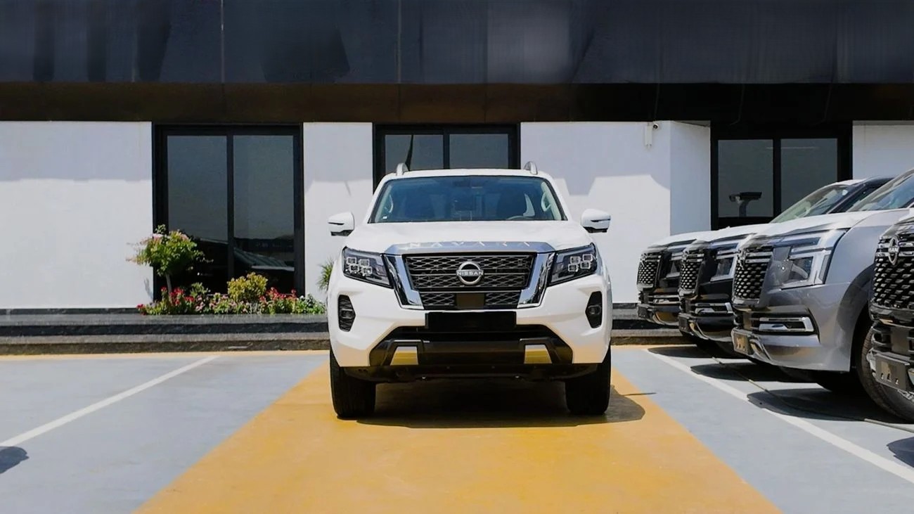 Nissan Navara 2.5L 4X4 MT 2025 _ WHITE
