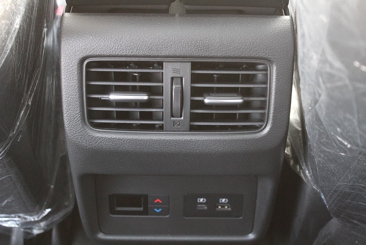 NISSAN X-TRAIL E-POWER 4WD WHITE