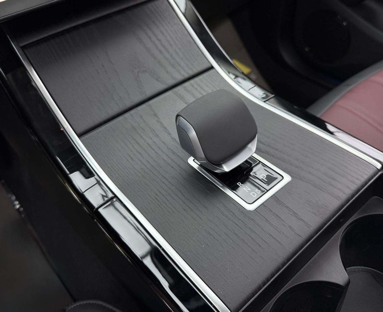 Range Rover Evoque P250 SE 2.0L 2025 black