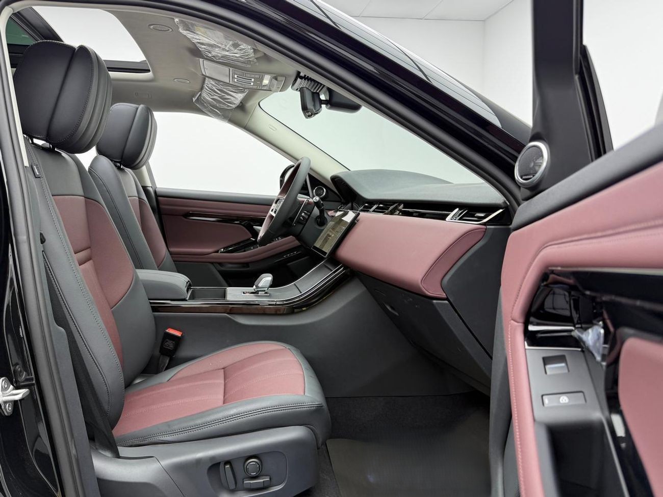 Range Rover Evoque P250 SE 2.0L 2025 black
