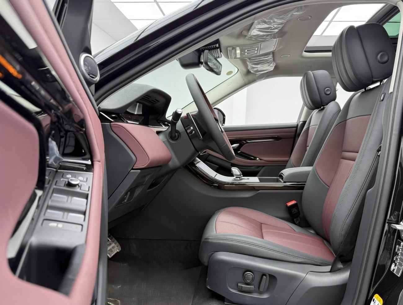 Range Rover Evoque P250 SE 2.0L 2025 black