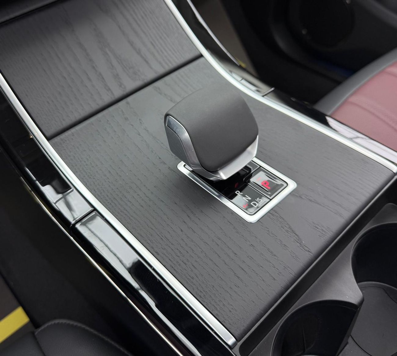 Range Rover Evoque P250 SE 2.0L 2025 white
