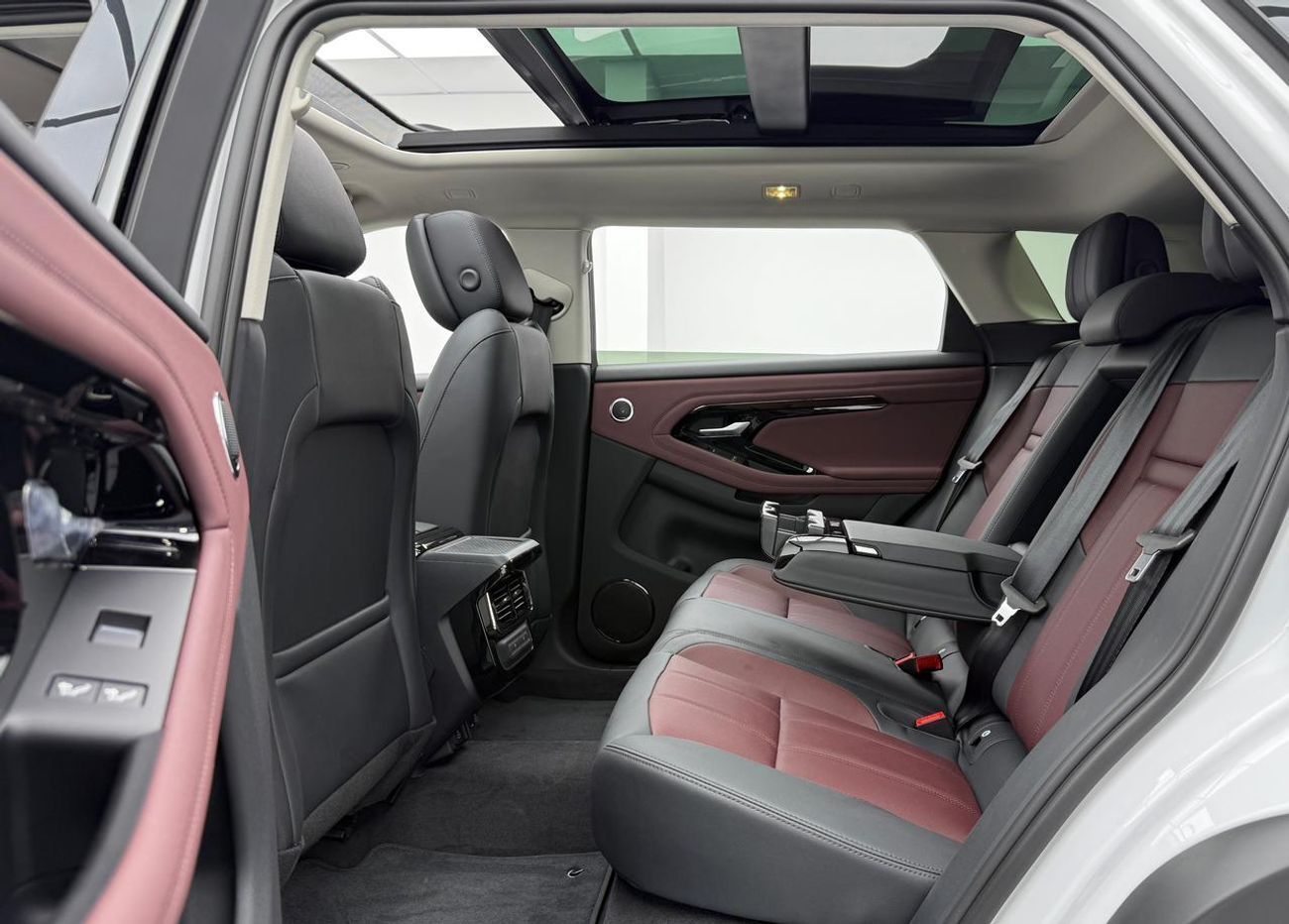 Range Rover Evoque P250 SE 2.0L 2025 white