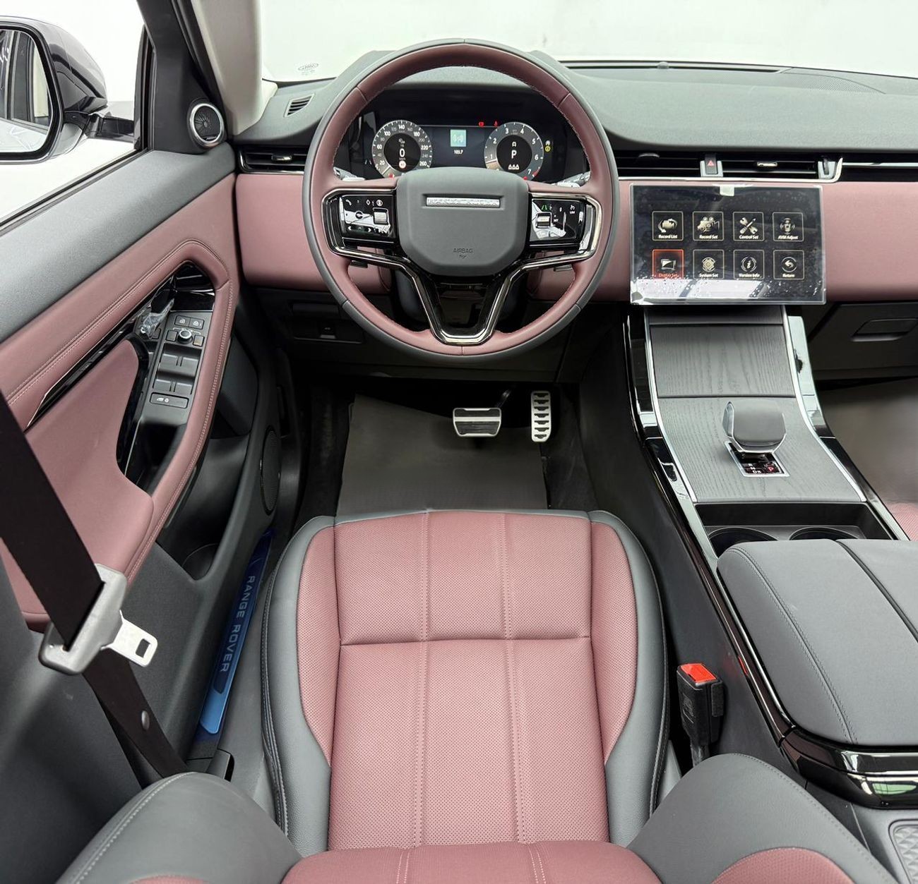 Range Rover Evoque P250 SE 2.0L 2025 white